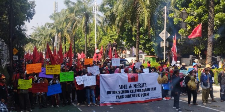 Massa Aksi STI didepan Kementan RI